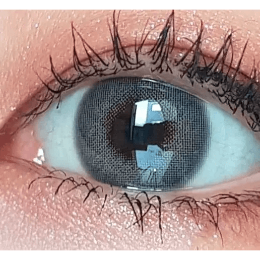 LensTown Romantea London Gray — single-eye close-up showing the contact lens appearance