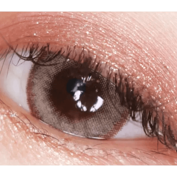 LensTown Romantea Rome Brown — single-eye close-up showing the contact lens appearance