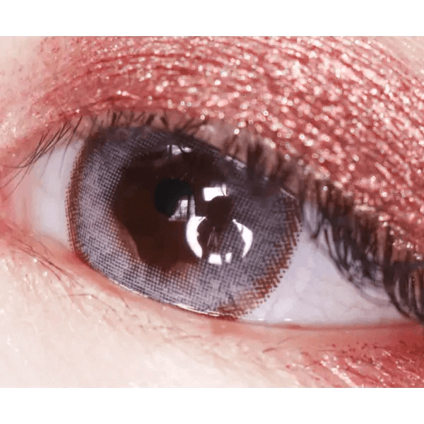 LensTown Romantea Rome Gray — single-eye close-up showing the contact lens appearance