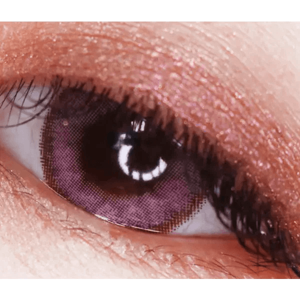 LensTown Romantea Rome Pink — single-eye close-up showing the contact lens appearance
