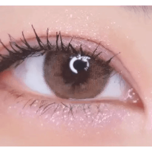 LensTown Romantea Rose Beige Brown Toric — single-eye close-up showing the contact lens appearance