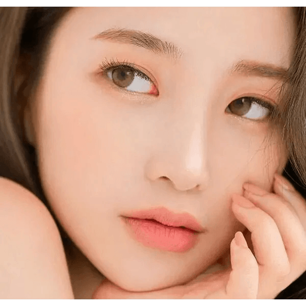 LensTown Romantea Rose Beige Brown Toric — model portrait showing the contact lens look