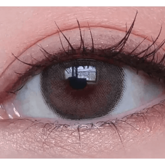 LensTown Romantea Rose Nude Brown Toric — single-eye close-up showing the contact lens appearance