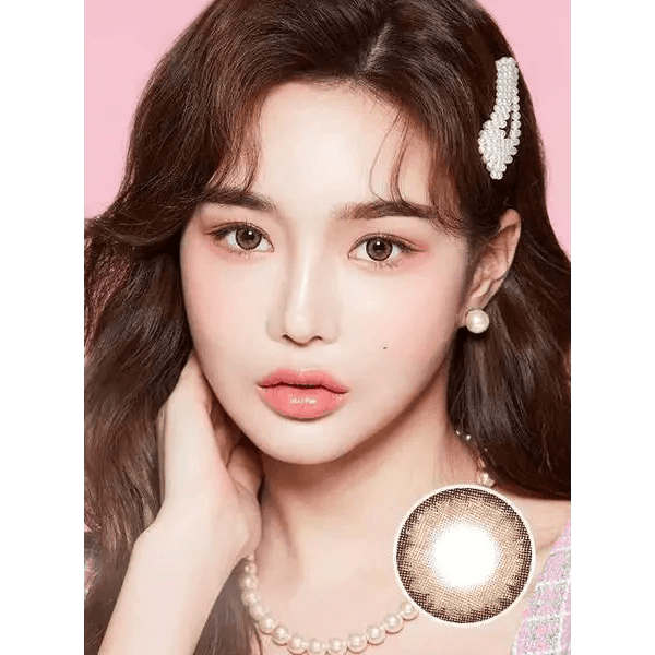 LensTown Romantea Tokyo Grande Peach Brown — model portrait showing the contact lens look