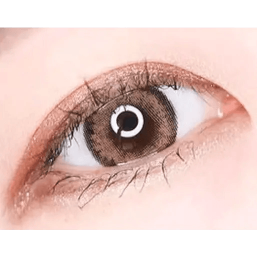 LensTown Romantea Tokyo Peach Brown — single-eye close-up showing the contact lens appearance