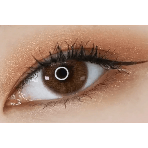 LensTown Romantea Venice Brown — single-eye close-up showing the contact lens appearance