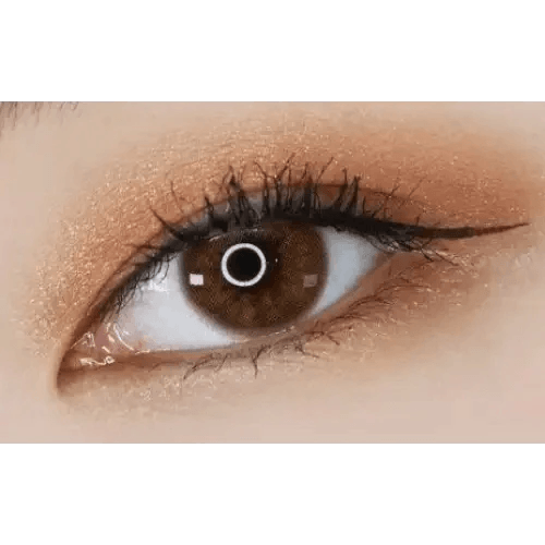 LensTown Romantea Venice Brown Toric — single-eye close-up showing the contact lens appearance
