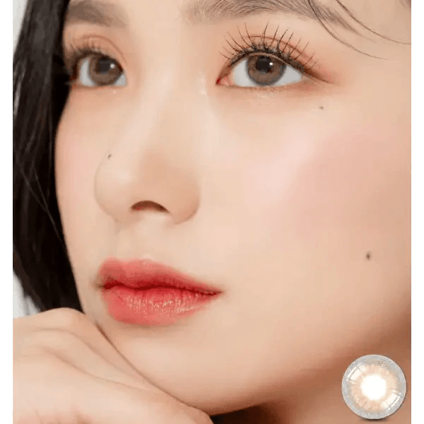 LensRang Romantic Brown — model portrait showing the contact lens look