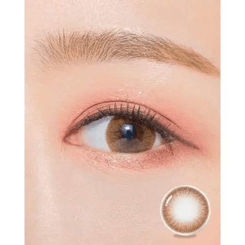 Olens Romantico 3 Color Brown — single-eye close-up showing the contact lens appearance