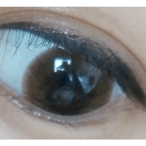 Olens Romantico 3 Color Brown — single-eye close-up showing the contact lens appearance