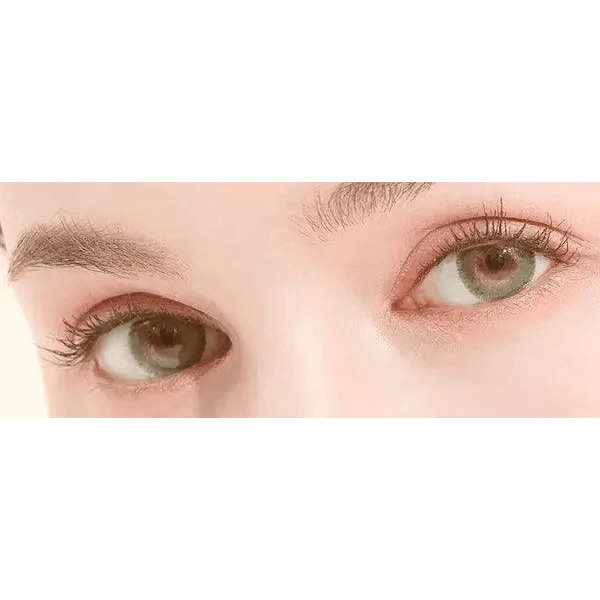 LensTown Rose Swan Green Emerald — both eyes wearing the contact lenses