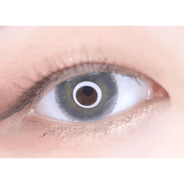 LensTown Rose Swan Green Emerald — single-eye close-up showing the contact lens appearance