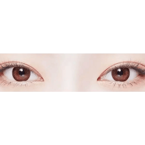 LensVery Rosee Romantic Brown — both eyes wearing the contact lenses