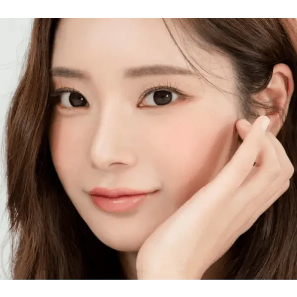 LensRang Iwwiny Choco — model portrait showing the contact lens look