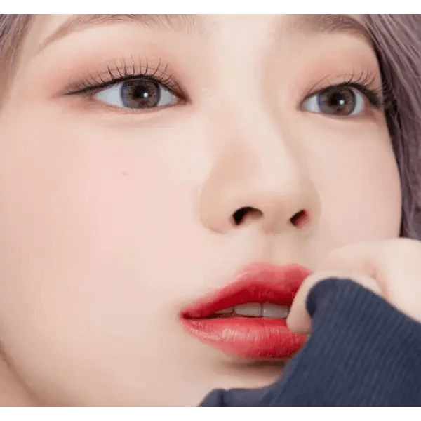 LensRang Real Ocean Gray — model portrait showing the contact lens look