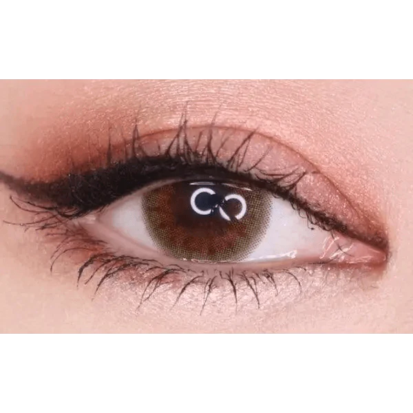 LensTown Retears Brown — single-eye close-up showing the contact lens appearance