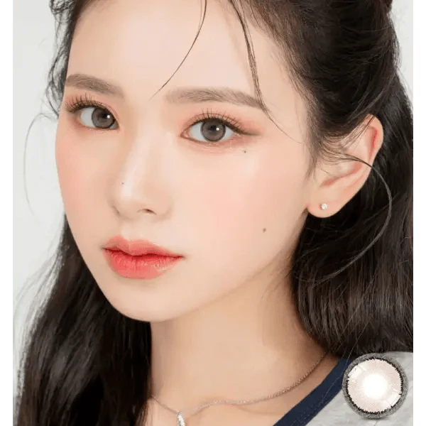 LensRang Sharing Brown — model portrait showing the contact lens look