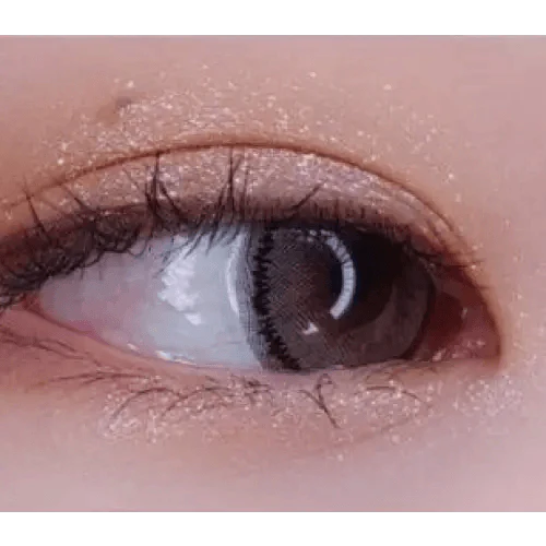 LensRang Sharing Brown — single-eye close-up showing the contact lens appearance