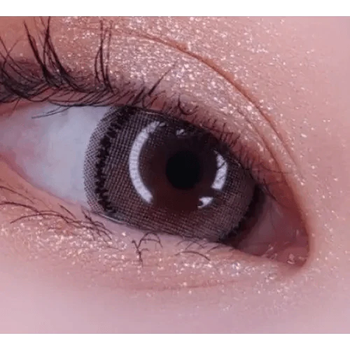 LensRang Sharing Brown — single-eye close-up showing the contact lens appearance