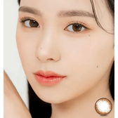 LensRang Snug Brown — model portrait showing the contact lens look