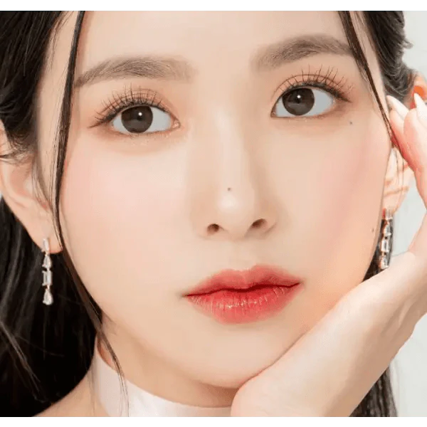 LensRang Snug Choco — model portrait showing the contact lens look