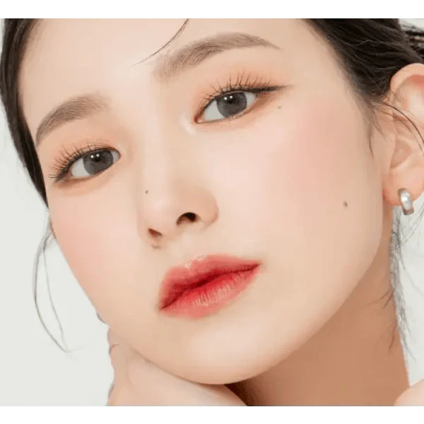 LensRang Snug Gray — model portrait showing the contact lens look