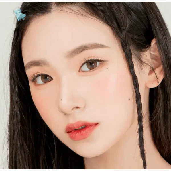 LensRang Spell Brown — model portrait showing the contact lens look