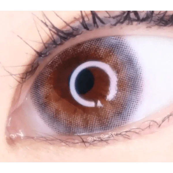 LensRang Stunning Gray — single-eye close-up showing the contact lens appearance