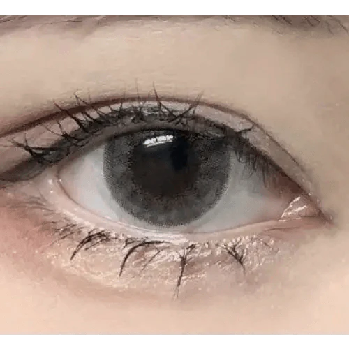 LensRang Stunning Gray — single-eye close-up showing the contact lens appearance