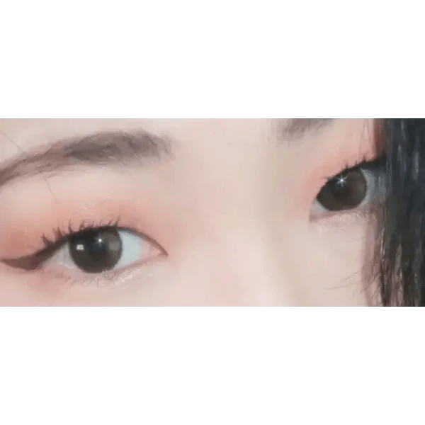 LensTown Tobetter Brown — model portrait showing the contact lens look