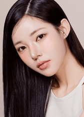 Clalen Alicia Brown Daily 12.9mm — model portrait showing the contact lens look