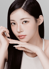 Clalen Halo Gray for Astigmatism Daily 12.8mm — model portrait showing the contact lens look