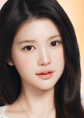 Clalen Iris Haze Black Monthly 13.8mm — model portrait showing the contact lens look