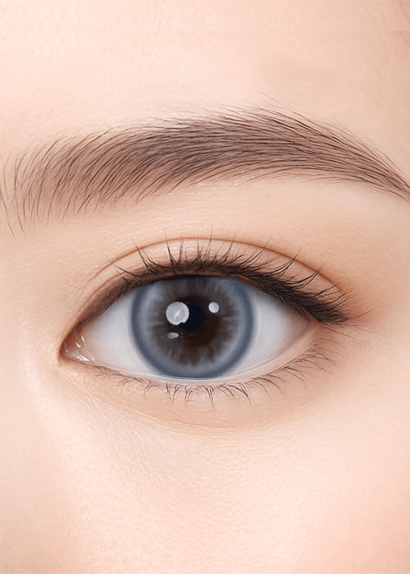 Clalen Iris LANDIAO Blue Daily 13.8mm — close-up view of the contact lens on an eye