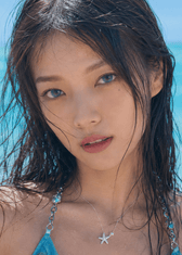Clalen Iris LANDIAO Blue Daily 13.8mm — model portrait showing the contact lens look