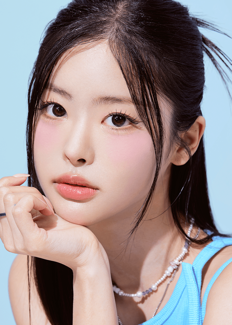 Clalen Jazz Black Daily 12.9mm — model portrait showing the contact lens look