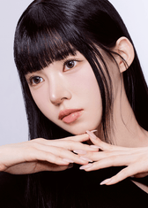Clalen Mocha Black Daily 13.6mm — model portrait showing the contact lens look