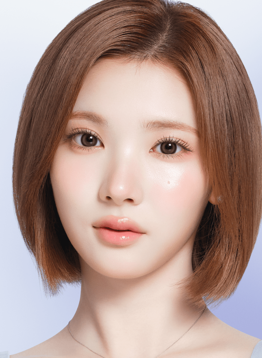 Clalen O2O2 Airy Choco Monthly 13.0mm — model portrait showing the contact lens look