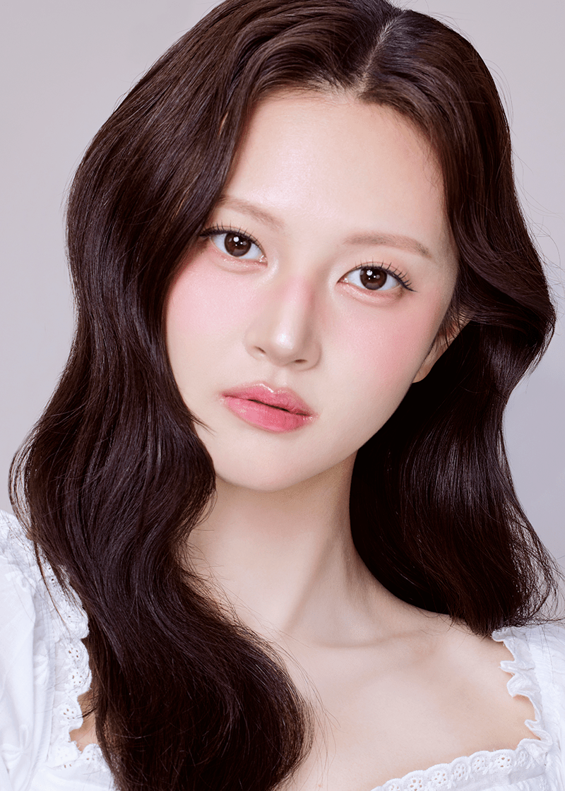 Clalen Pure Choco Daily 13.2mm — model portrait showing the contact lens look