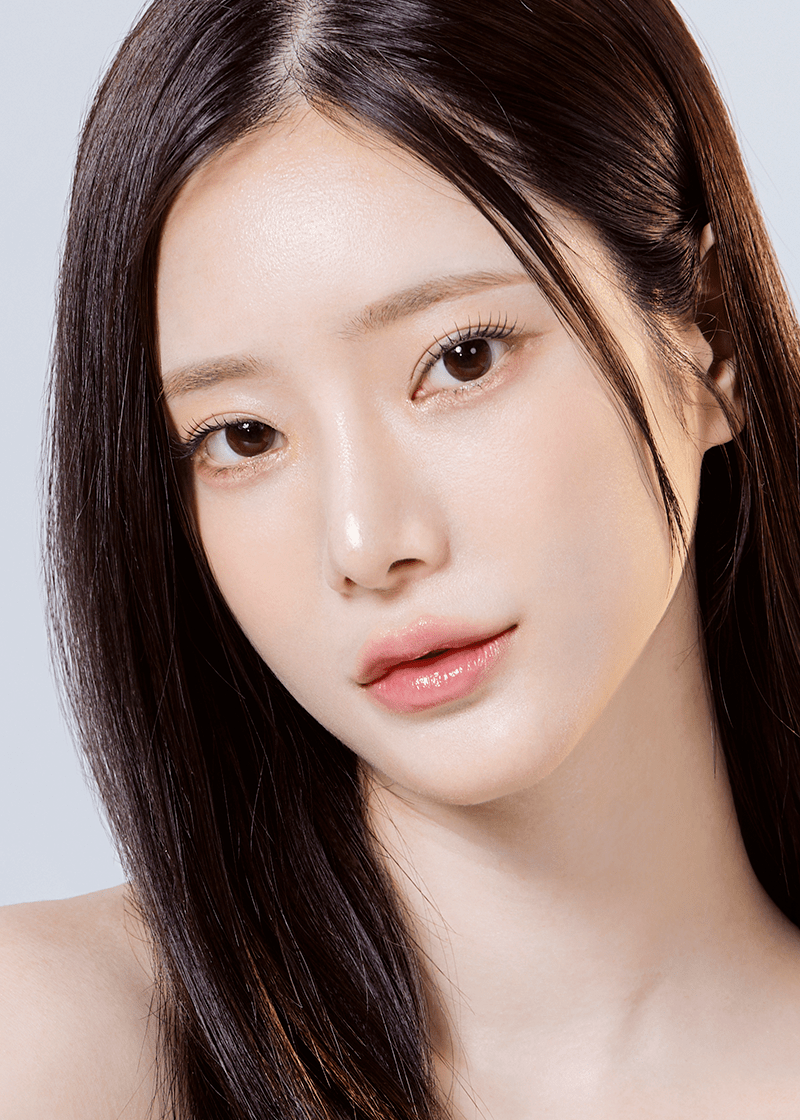 Clalen Rhapsody Brown Daily 12.7mm — model portrait showing the contact lens look