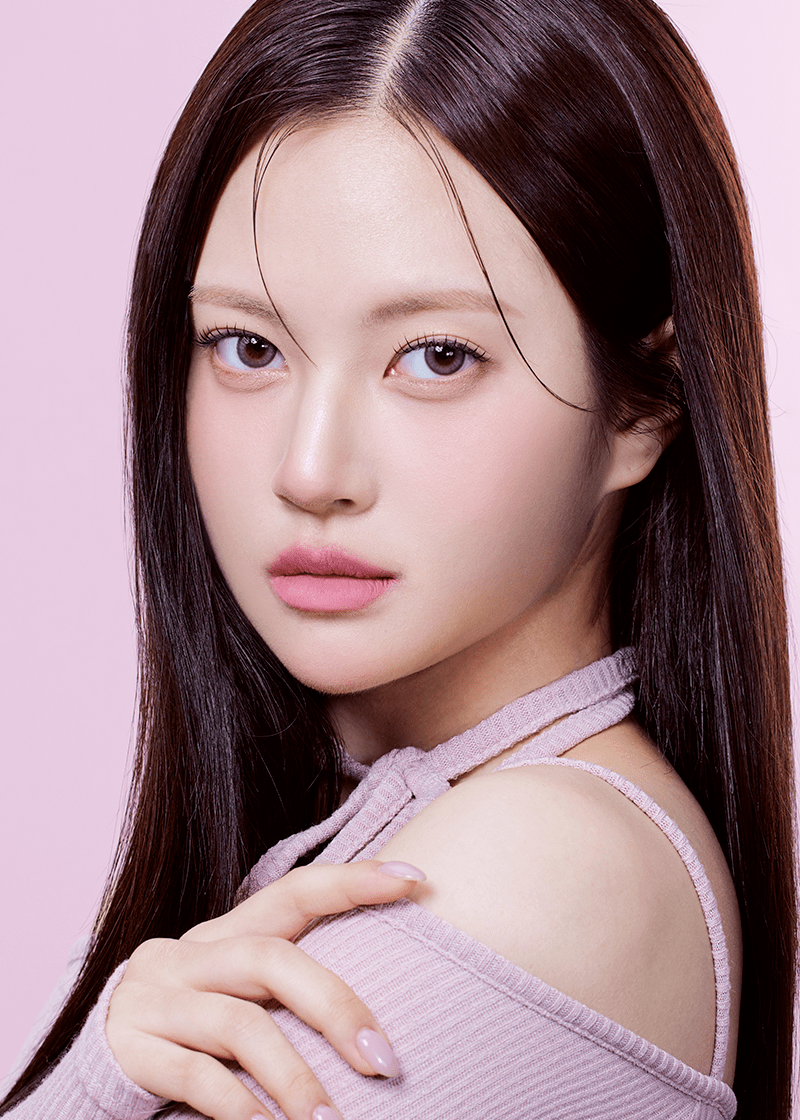 Clalen Rosy Brown Daily 13.1mm — model portrait showing the contact lens look