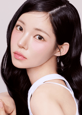 Clalen Shiny Brown Daily 13.1mm — model portrait showing the contact lens look