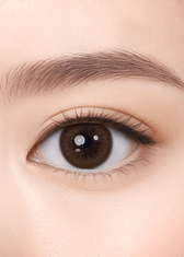 Clalen Suzy Brown Daily 12.9mm — close-up view of the contact lens on an eye
