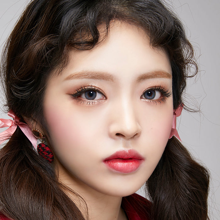 LensTown A872 Blue - Korean campaign model wearing the lenses