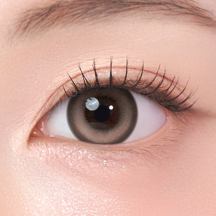 LensTown Keeping Lens Sleek Brown - on-eye close-up showing the lens color and design