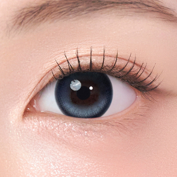 LensTown Keeping Lens Flu Blue - on-eye close-up showing the lens color and design