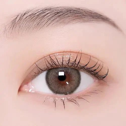 i-DOL Canna Roze Nude Brown — single-eye close-up showing the contact lens appearance
