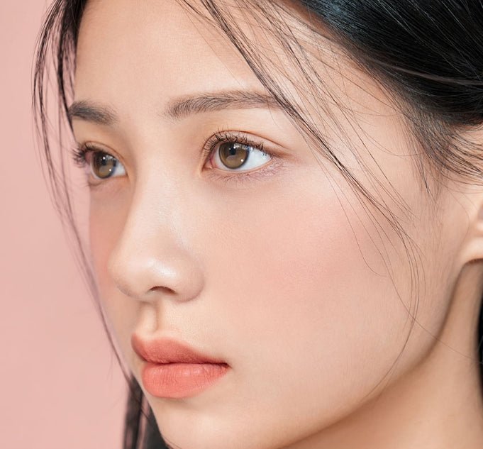 i-DOL Yurial Water Brown — model portrait showing the contact lens look