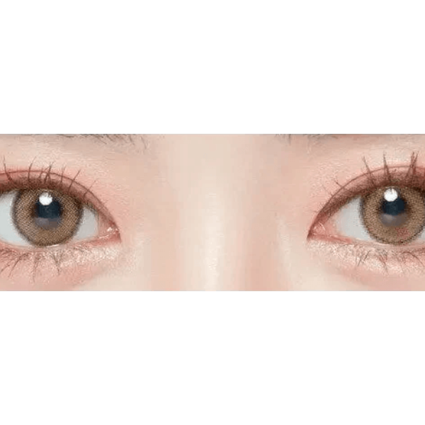 KPOP2 LensTown Lighly Rose Beige 일회용 컬러 렌즈를 착용한 눈, 따뜻한 베이지 브라운 색상과 13.4mm 그래픽 직경으로 눈을 커 보이게 연출