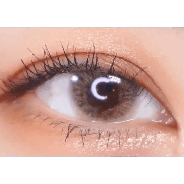 LensTown Kiralet Brown — single-eye close-up showing the contact lens appearance